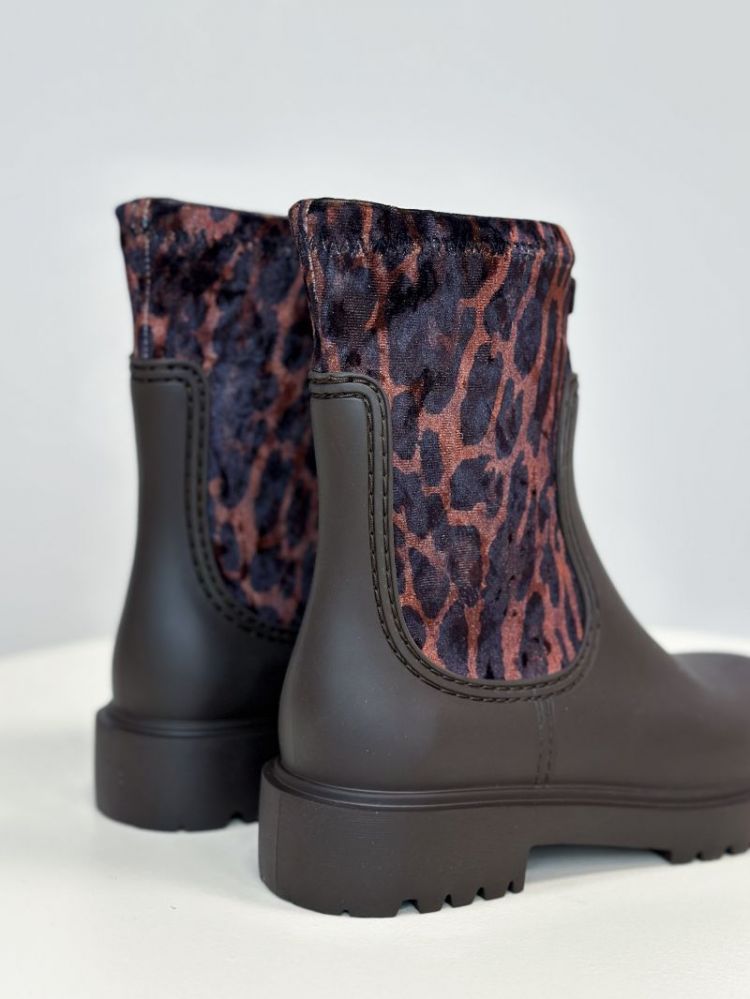  MARRON