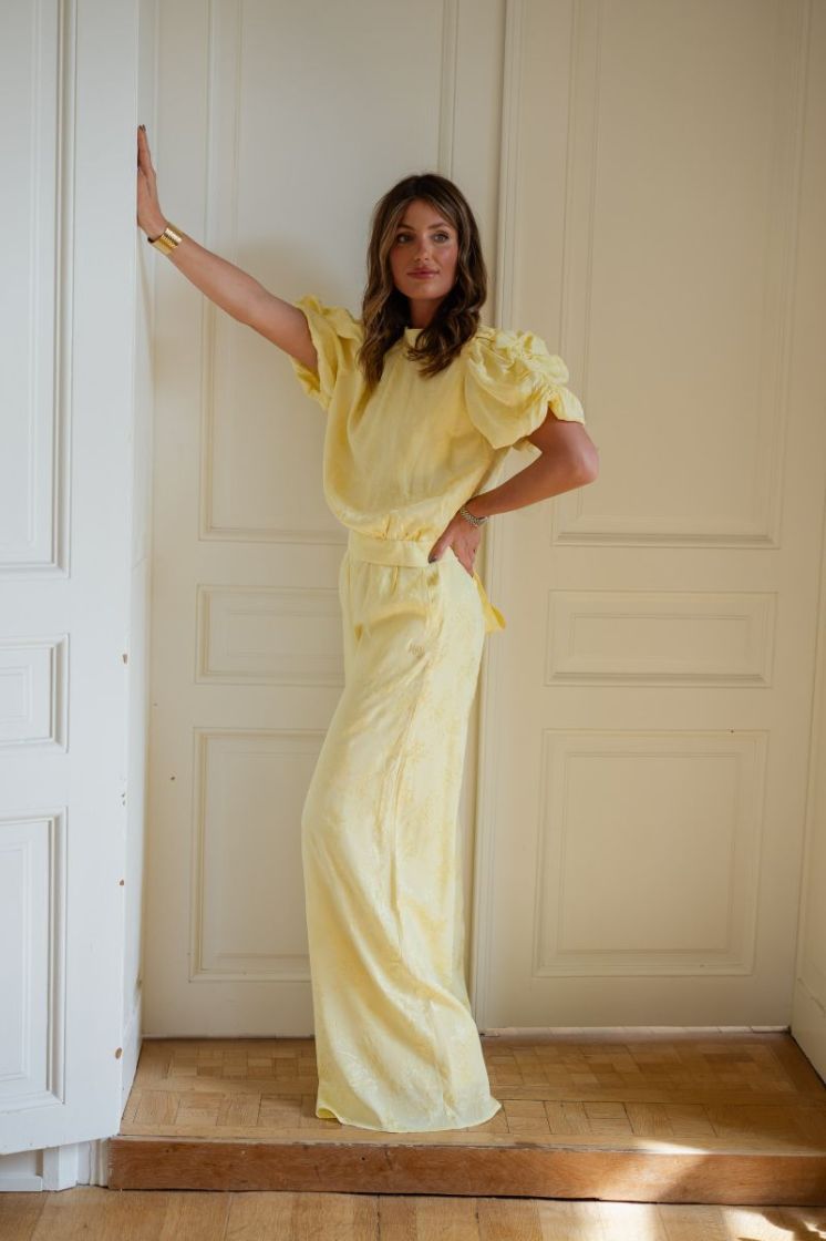  LIGHT YELLOW
