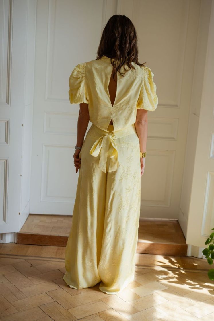  LIGHT YELLOW