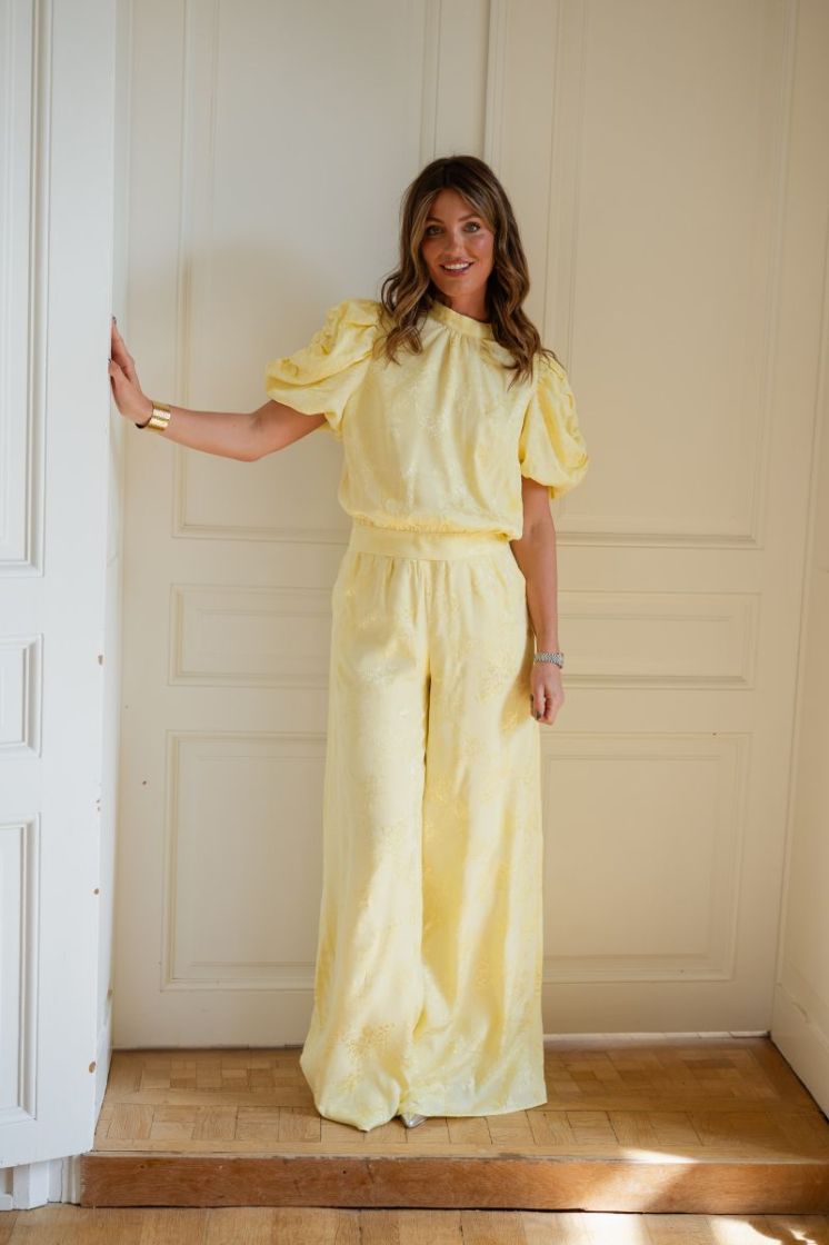  LIGHT YELLOW