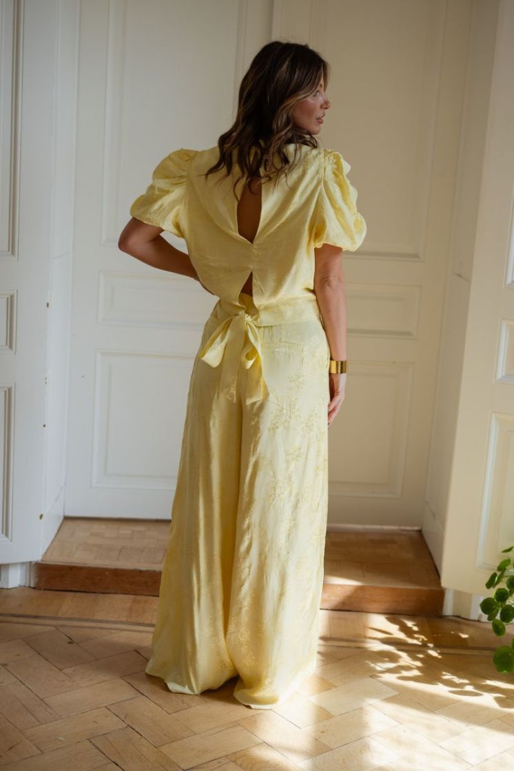  LIGHT YELLOW