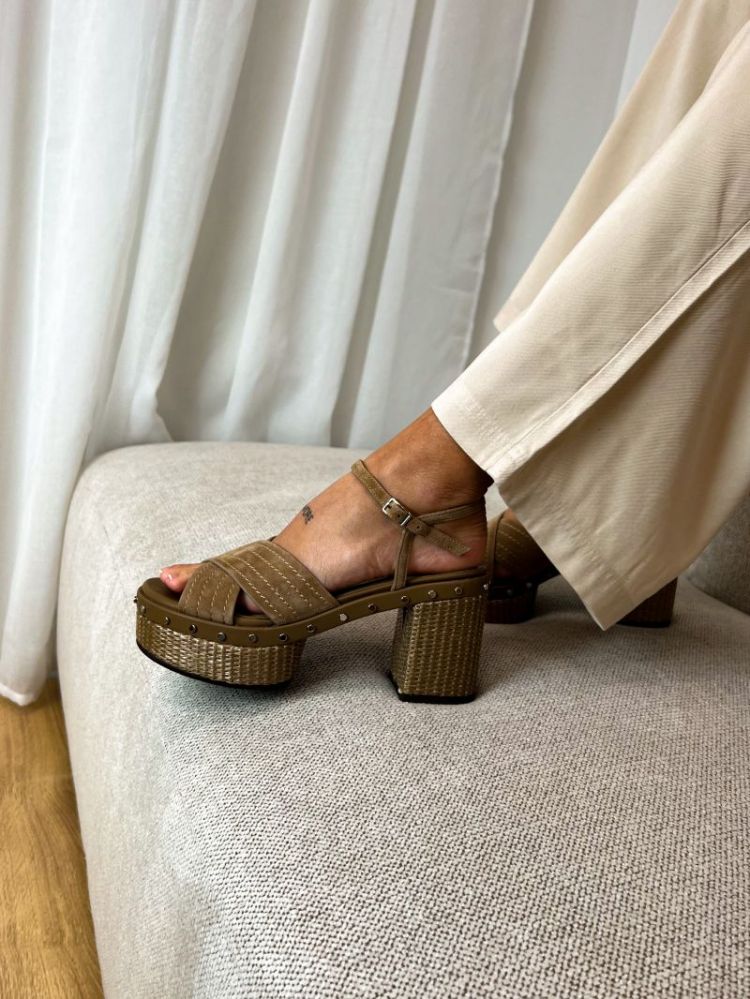  TAUPE OSCURO