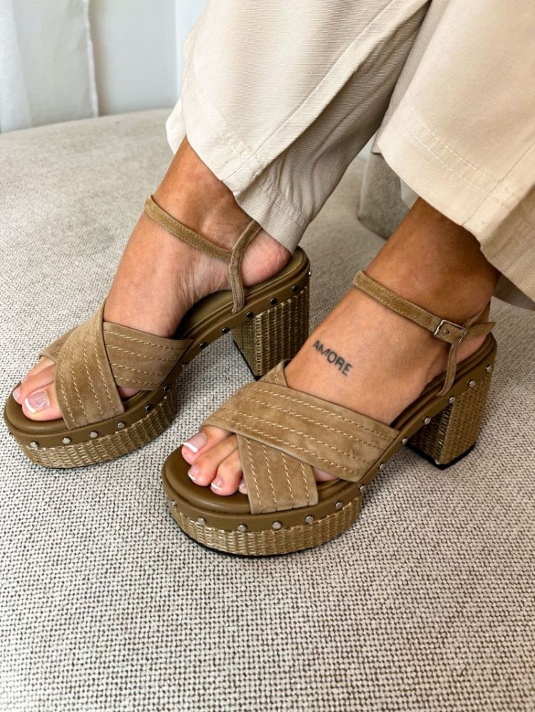  TAUPE OSCURO