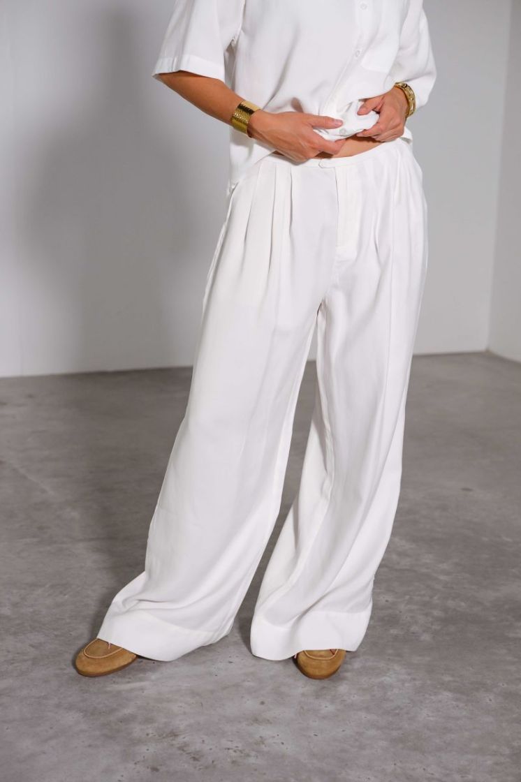  SOFT WHITE