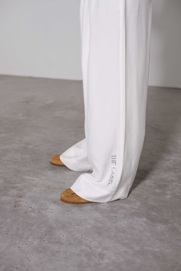  SOFT WHITE