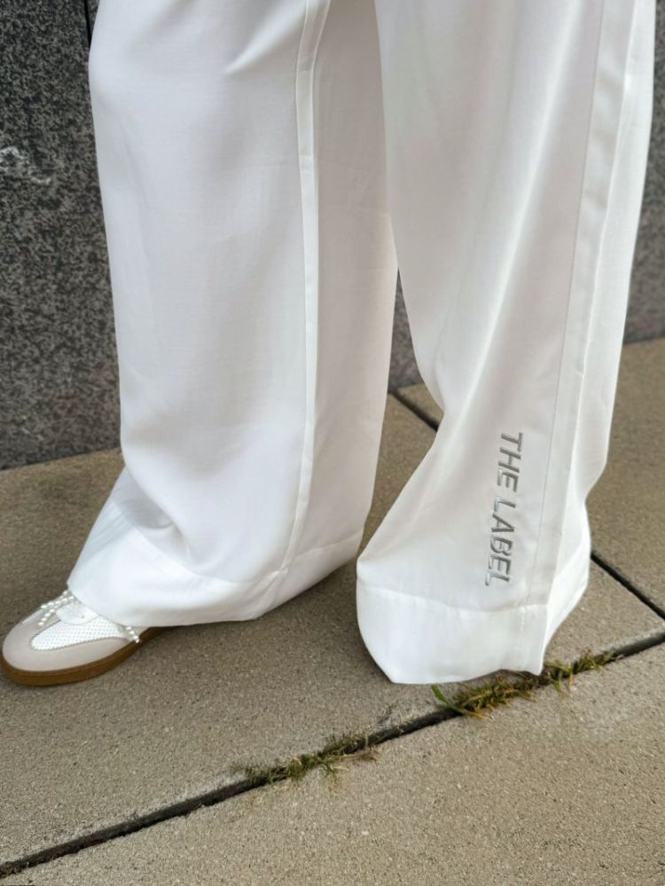  SOFT WHITE