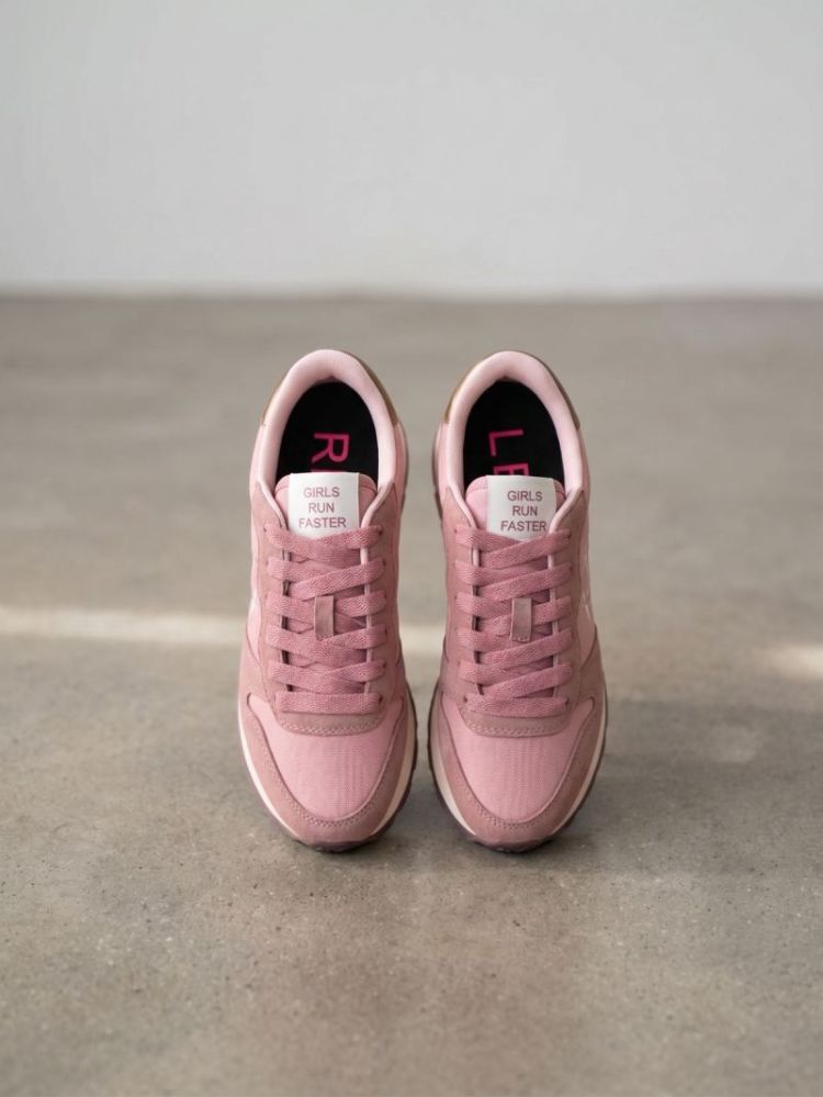  MAUVE 79